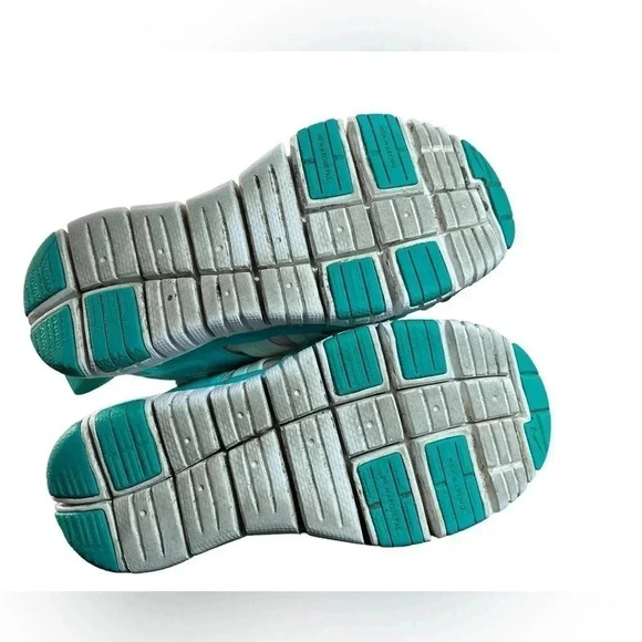 Nike Dynamo Free  Green/Pink Slip On Sneakers - Picture 10 of 10